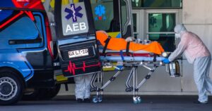 Minsal reporta 124 fallecidos inscritos por coronavirus, la cifra más alta desde julio