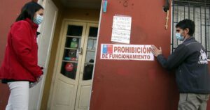 Secretario del Senado recibe multa de $2,5 millones por comer en restaurante y violar cuarentena