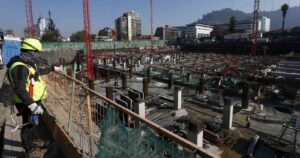 Economía chilena muestra signos de recuperación pese a Imacec de -10,7% en julio