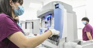 Minsal reportó positividad de exámenes de PCR menor al 6% por tercer día consecutivo