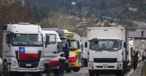 El balance de infracciones, cortes de tránsito y detenidos por Carabineros en paro de camioneros