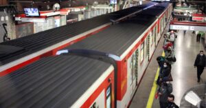 Metro de Santiago adelantó horario de cierre de estaciones por Fiestas Patrias
