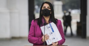Ministra Karla Rubilar anuncia su postura: 