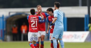 Universidad Católica superó a Huachipato y extiende su ventaja como puntera