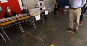 Gobierno: personas detectadas con COVID-19 en los locales de votación serán sancionadas