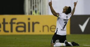Esteban Paredes se transformó en goleador histórico de Colo Colo en Copa Libertadores