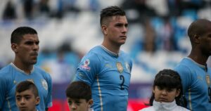 Problemas en Uruguay: defensa José María Giménez dio positivo por COVID-19