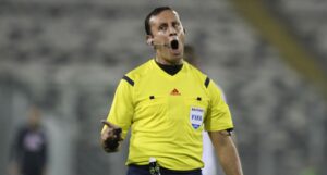 La Roja tiene árbitros para duelos ante Uruguay y Colombia por las clasificatorias