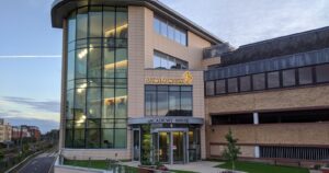 Un segundo participante de los ensayos de la vacuna de Oxford presentó una reacción adversa