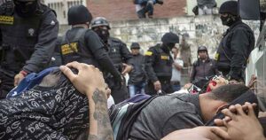 Así torturan a los presos políticos en Venezuela: Molly de la Sotta denuncia las vejaciones que ha sufrido su hermano