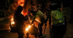 Violentas protestas contra el abuso policial desatan grave crisis en Colombia 