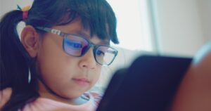 Planes de internet donados por Entel a colegios funcionarán hasta el cierre del año escolar