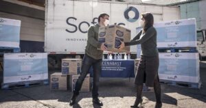 Plebiscito seguro: Cenabast recibe 400 mil mascarillas de manos de CMPC