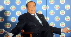 Berlusconi sale del hospital tras contagio con COVID-19: 