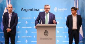 A Argentina le pasa la cuenta el triunfalismo de Alberto Fernández: supera a Chile en casos totales y fallecidos confirmados