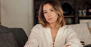 Ashley Tisdale confirmó su embarazo con tierna fotografía junto a su pareja