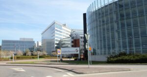 Mielitis transversa: la enfermedad que sufrió el voluntario de la vacuna de AstraZeneca y Oxford