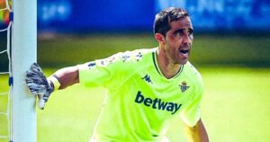 VIDEO - La reacción de Claudio Bravo con un video que mostró su liderazgo en el Real Betis