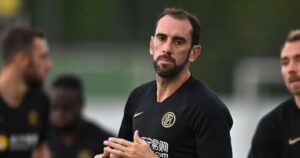 Diego Godín bloquearía la llegada de Arturo Vidal al Inter de Milán
