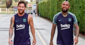 La despedida de Lionel Messi a Arturo Vidal: 