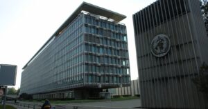 OMS advierte que la vacunación masiva contra el COVID-19 no será antes de mediados de 2021