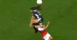 VIDEO - La brutal patada en el fútbol femenino francés que mandó a una jugadora al hospital
