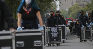 Trabajadores de las artes marchan por Santiago para visibilizar sus problemas a raíz de la pandemia