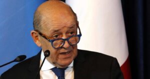 Canciller de Francia advierte que sus compatriotas corren riesgo 