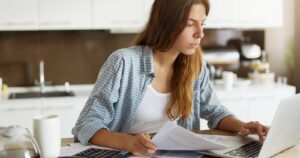 Educación Financiera para todos: el curso gratuito que dictará la UC junto a Santander