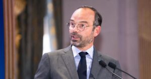 Registraron los domicilios del ex primer ministro y del titular de Sanidad de Francia por su gestión de la pandemia