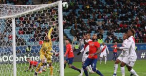 Uruguayo Esteban Ostojich arbitrará el duelo de la Roja ante Perú