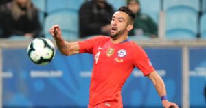 Mauricio Isla no jugará ante Uruguay y está en duda para el duelo ante Colombia