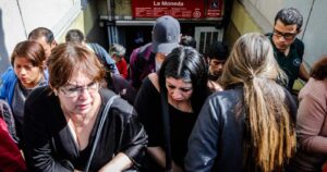 Ipsos: Chile cae 15 puntos en percepción de felicidad en sólo un año