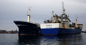 Pesqueras alertan inminente llegada de flota extranjera a zona exclusiva de Chile