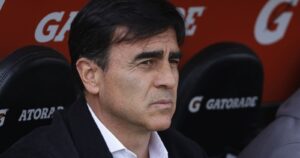 Blanco y Negro resolverá durante este jueves la llegada de Gustavo Quinteros