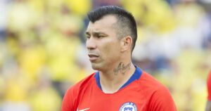 Gary Medel sale lesionado en Bologna y es duda en la Roja