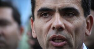 Nueva arremetida de ex fiscal Gajardo contra Abbott: 