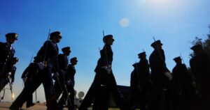 Funcionarios de la FACh fueron detenidos por lanzar piedras a Carabineros en Temuco