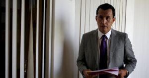 Enrique Osses por la mano en el Uruguay-Chile: 