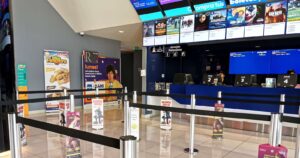 Con prohibición de consumir alimentos: el protocolo del Minsal para reabrir cines