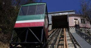 La molestia en Valparaíso con Sharp: celebró reapertura de ascensores que cerró unilateralmente