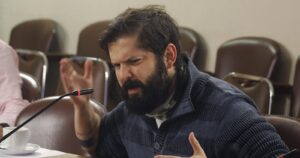 Proyecto de Gabriel Boric busca indultar a condenados y detenidos por destrozos durante estallido social