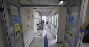 Cifra de pacientes críticos por COVID-19 bajó de los 100 por primera vez desde mayo