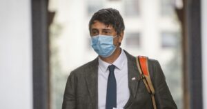 Ministerio de Ciencia suspende postulaciones a Becas Chile 2021