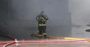 Gran incendio afecta a Pesquera Camanchaca de Talcahuano
