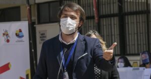 Alcalde Sharp llama a grandes empresarios a salvar el comercio de Valparaíso