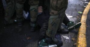 Tres carabineros detenidos por torturas en comisaría de Peñalolén
