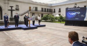 Presidente Piñera anuncia reclamación internacional por territorio submarino entre Rapa Nui y el continente