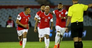 Chile cae en su estreno en clasificatorias con un escandaloso arbitraje en Montevideo
