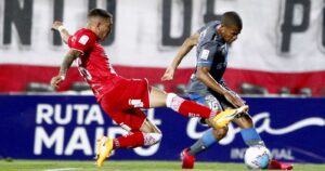 VAR confirmó penal para Universidad Católica en suspendido duelo con Curicó Unido